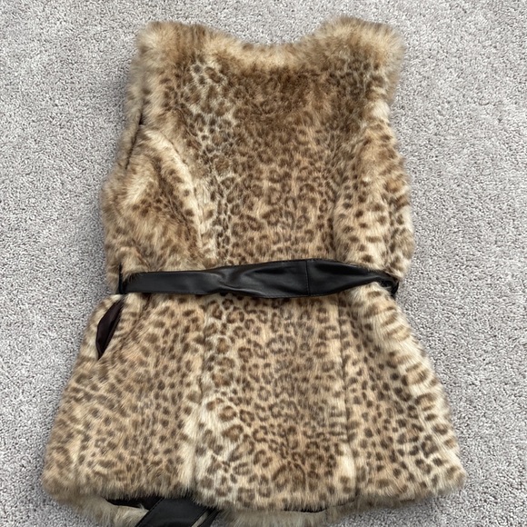Forever 21 Faux Fur Vest - Picture 3 of 7